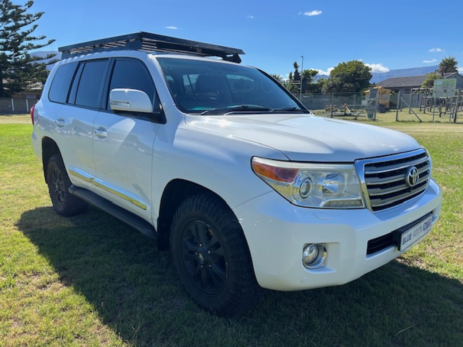 TOYOTA LAND CRUISER 200 2012