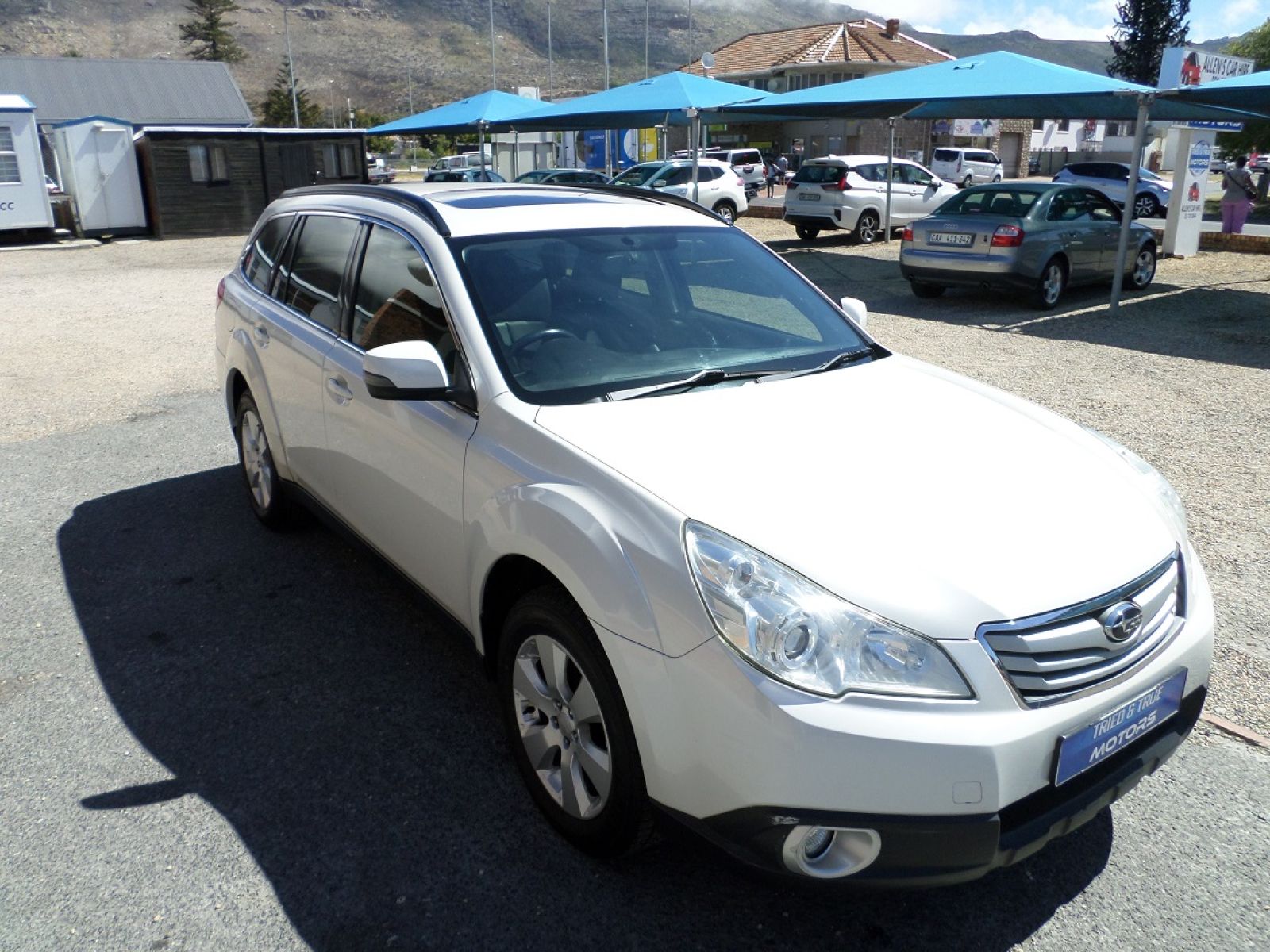 SUBARU OUTBACK 2012